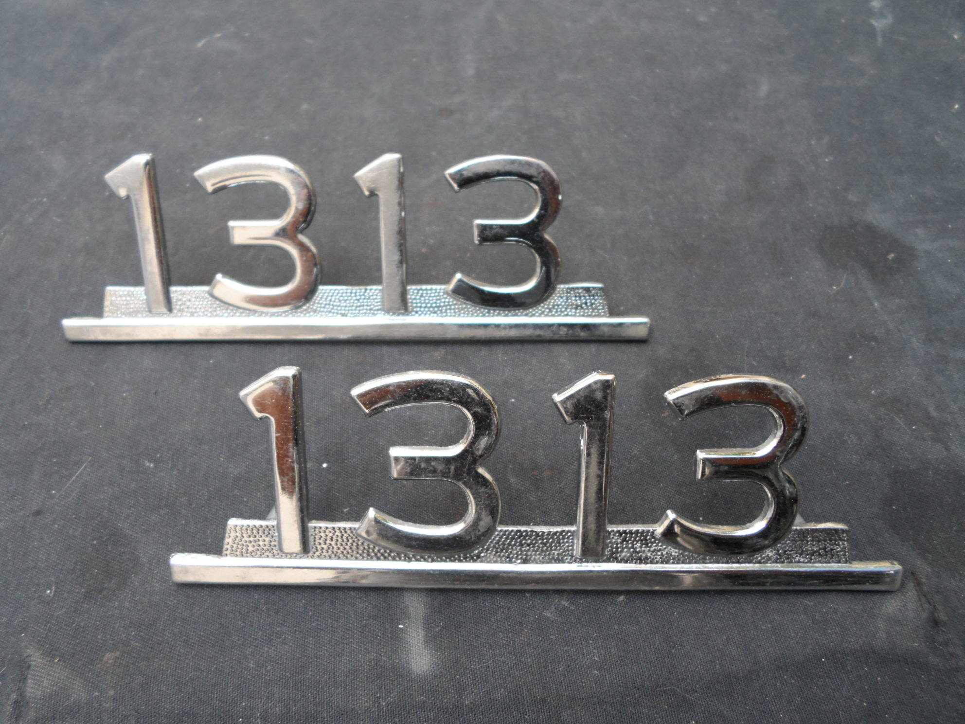 Par Emblema 1313 Caminho Mercedes Bens Antigo